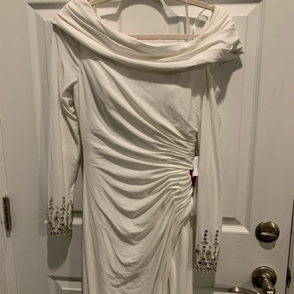 Mac Douggal Jeweled cuffs One-shoulder White Gown Sz 6 # - Picture 11 of 12